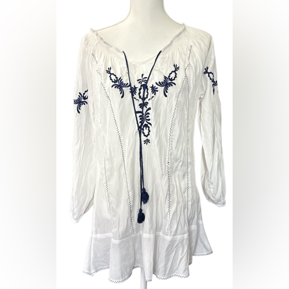 Union of Angels Navy Embroidered White tunic Blouse size M